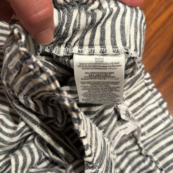 BCBG Black & White Striped Linen Shorts Size Small - Picture 4 of 6